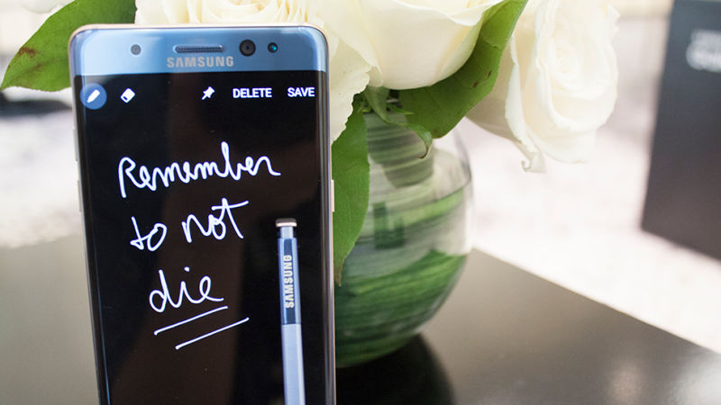 Бесстрашные! Миллион владельцев Galaxy Note 7 отказываются сдавать смартфон