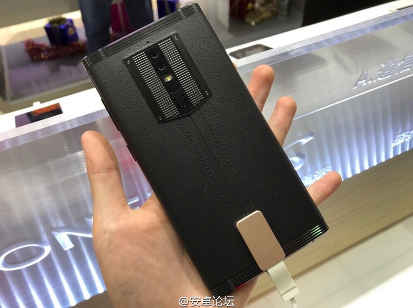 «Кожаный» флагман Gionee M2017 показали до премьеры