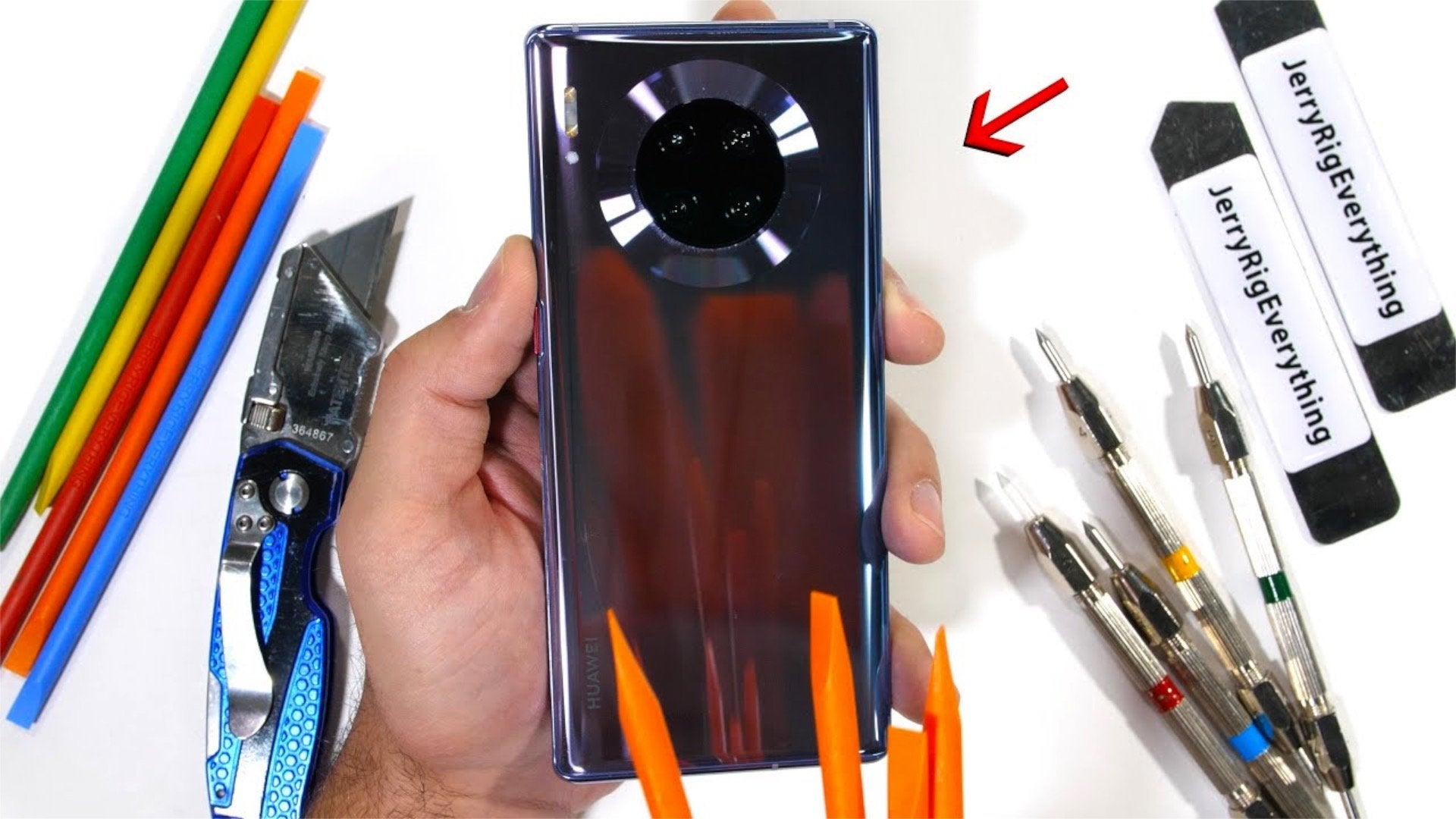 Huawei Mate 30 Pro успішно склав тест на міцність JerryRigEverything