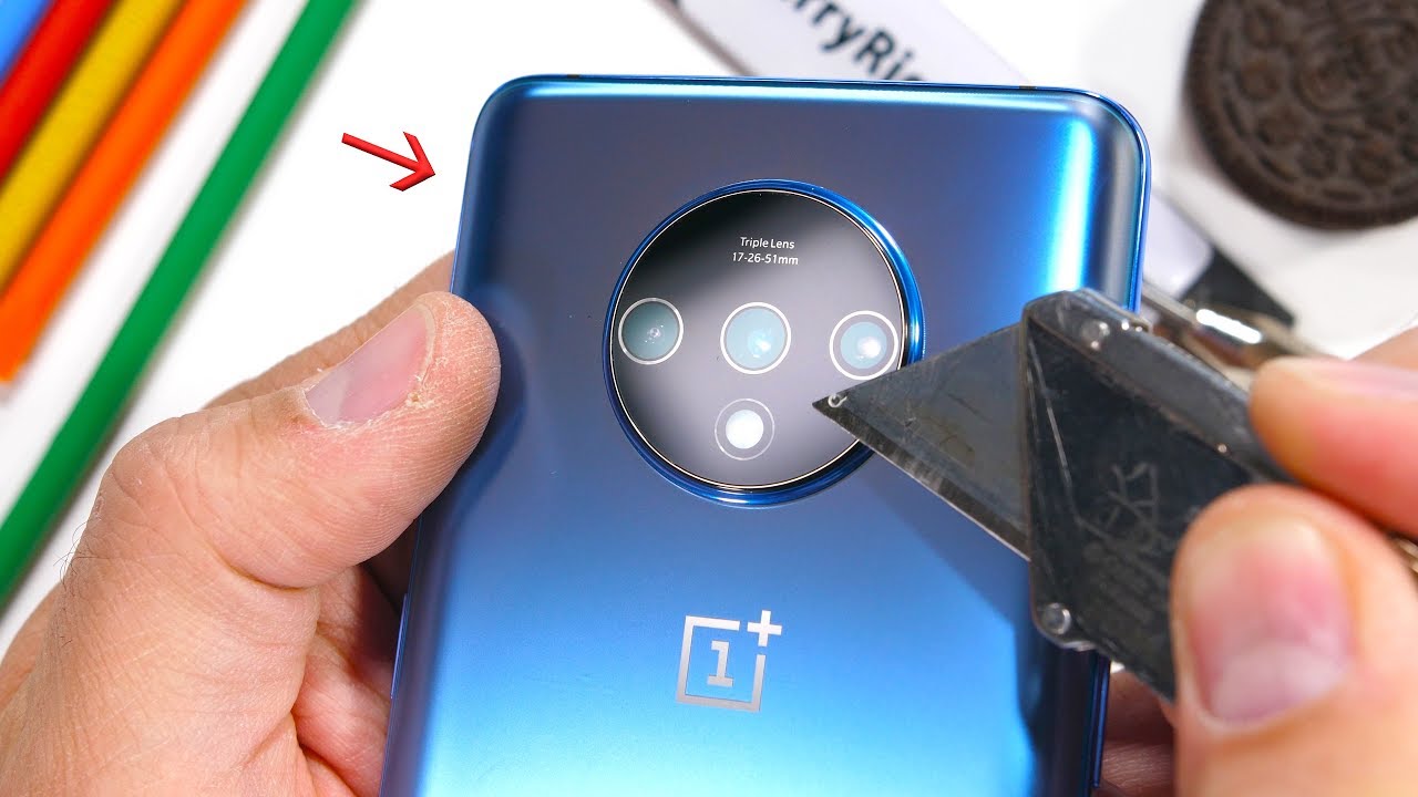 OnePlus 7T провалив тест на міцність JerryRigEverything