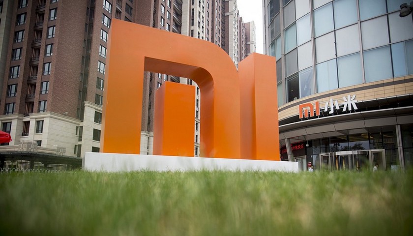 Дата анонса Xiaomi Mi Max и первое фото смарт-браслета Mi Band 2