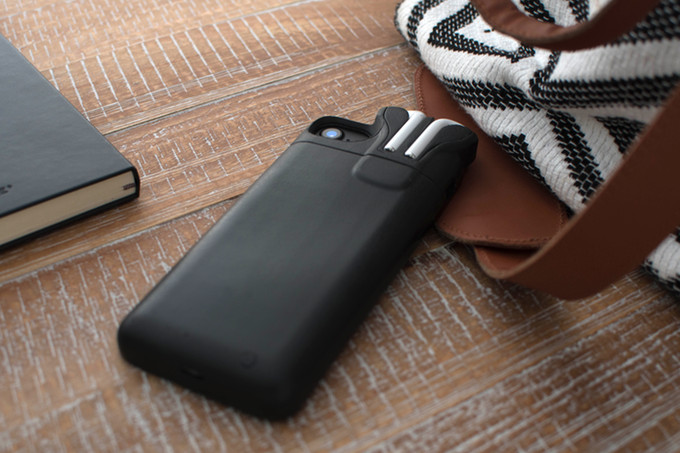 PodCase: чехол для iPhone и AirPods от основателя Pebble