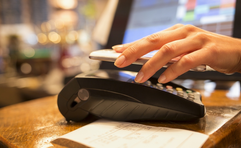 Смартфон вместо кредитки: Visa и ПриватБанк внедряют NFC-платежи