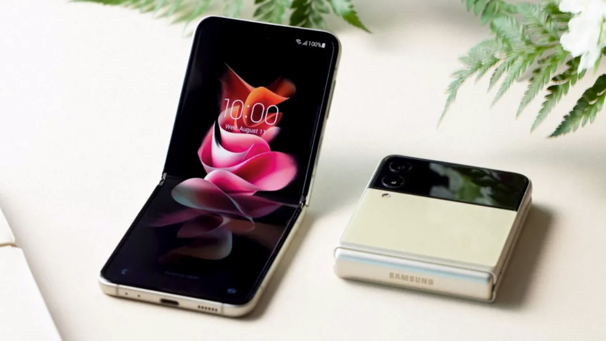 Samsung shipped almost 10 million foldable phones last year