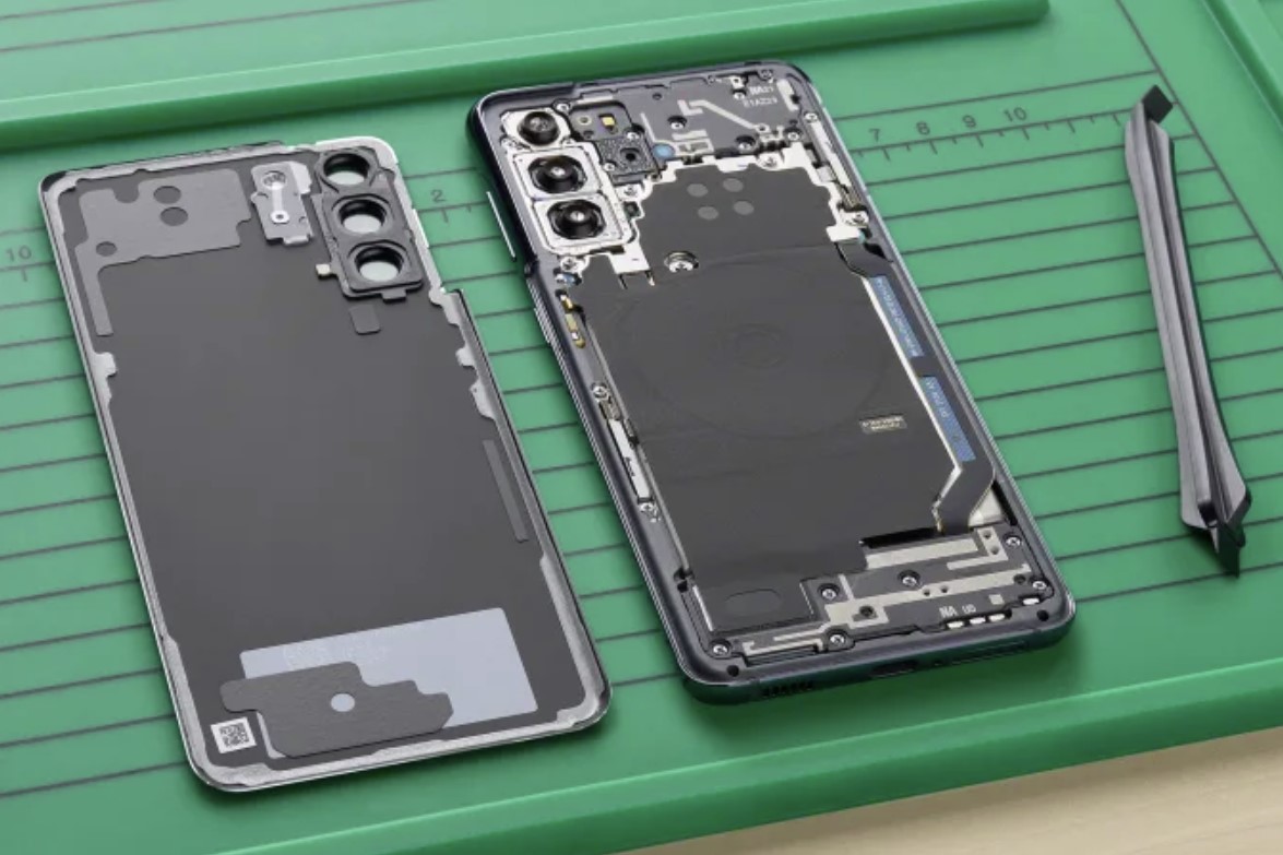 Repair your Galaxy device yourself with spare parts from Samsung and iFixit