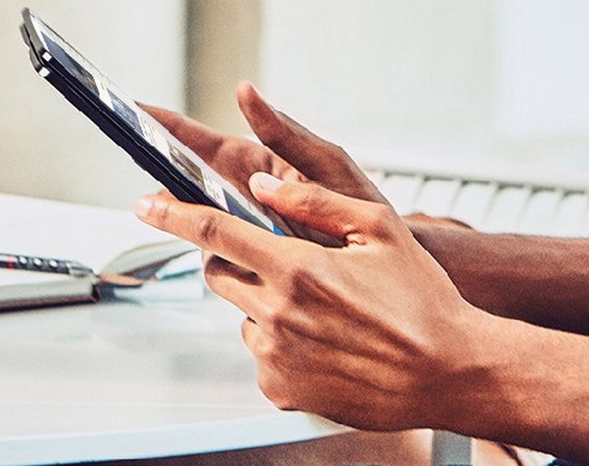 Microsoft показала складной Surface Phone?