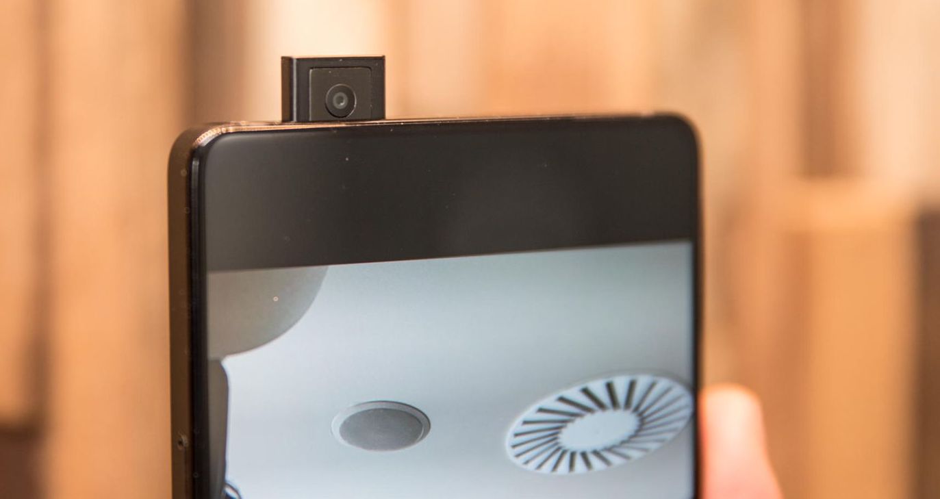 Essential patented smartphone with a retractable front camera