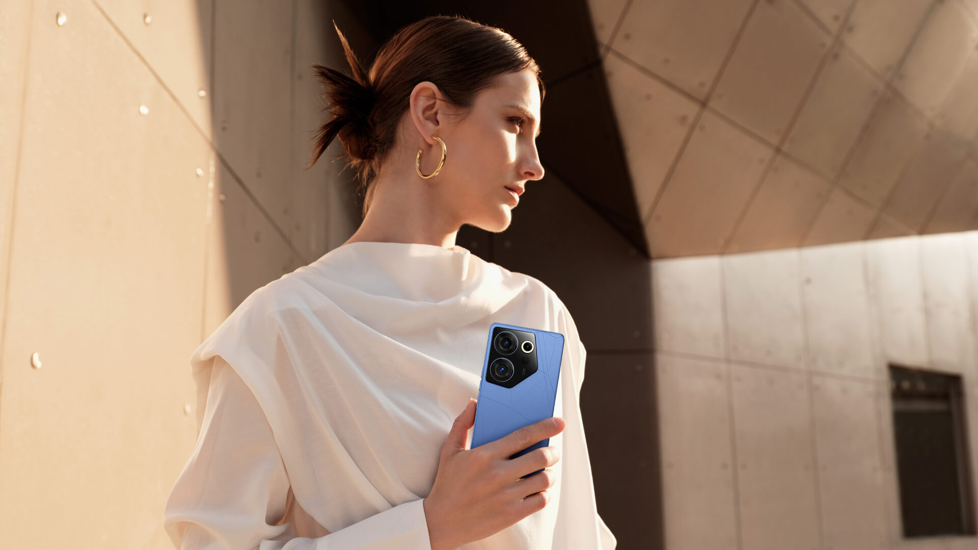Tecno Camon 20 Premier - Dimensité 8050, écran 120Hz et premier appareil photo ultra grand angle de 108MP au monde