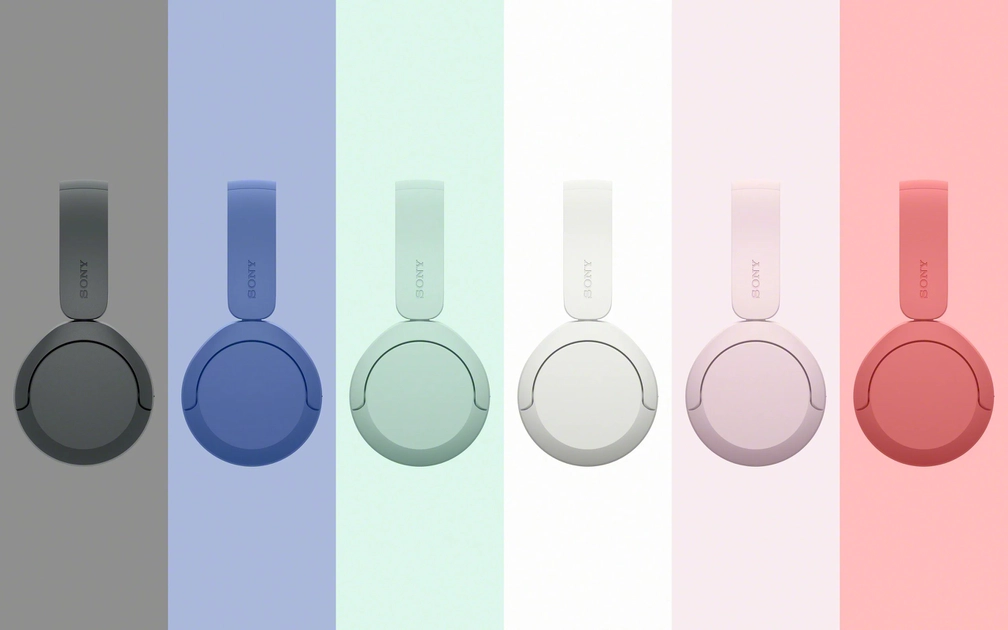 Casques d'entrée de gamme en six couleurs alignés