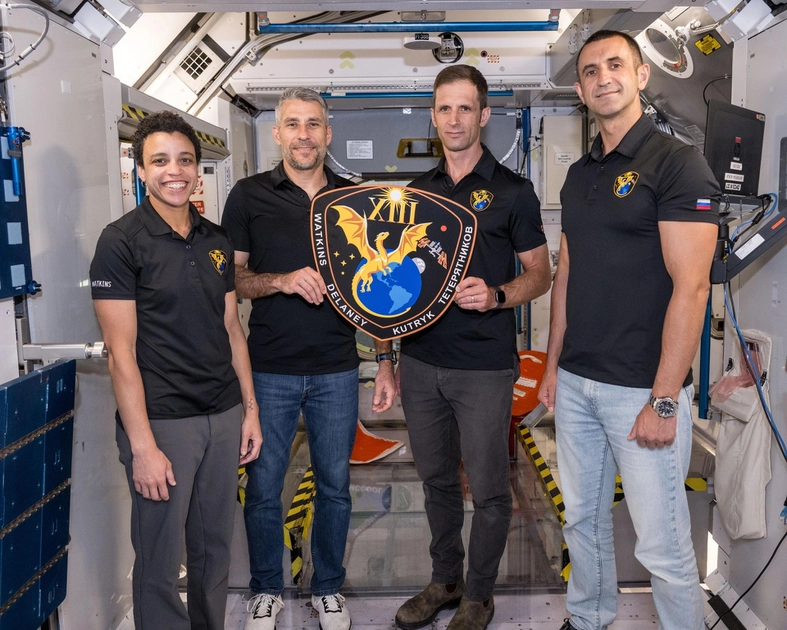 Équipage Crew-13 à bord de la Station spatiale internationale