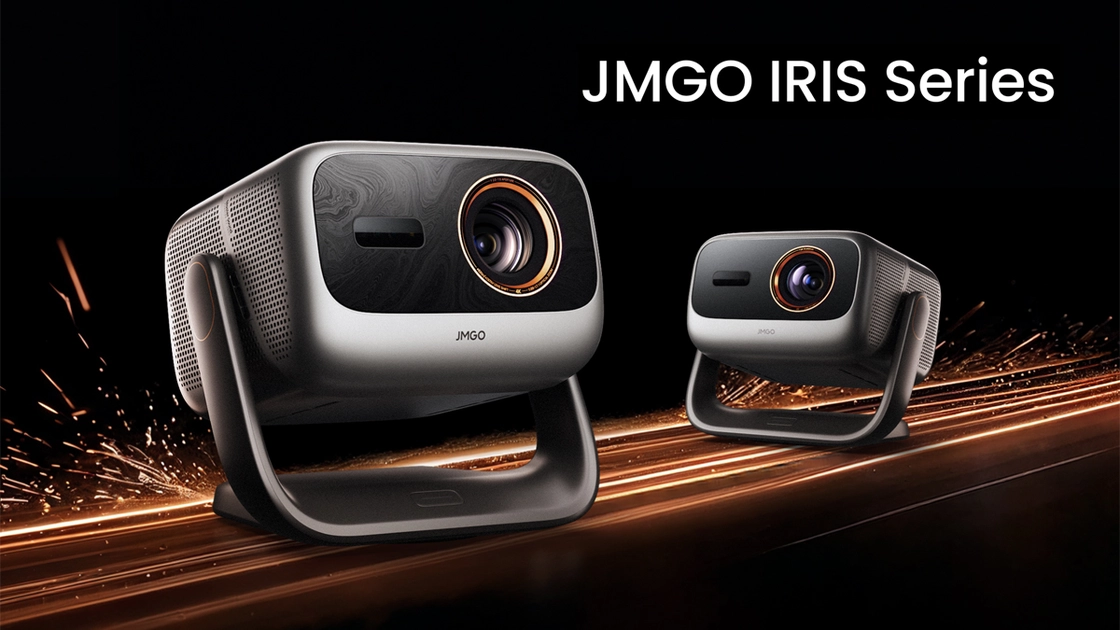 Проектор JMGO Iris Ultra на фоні стіни