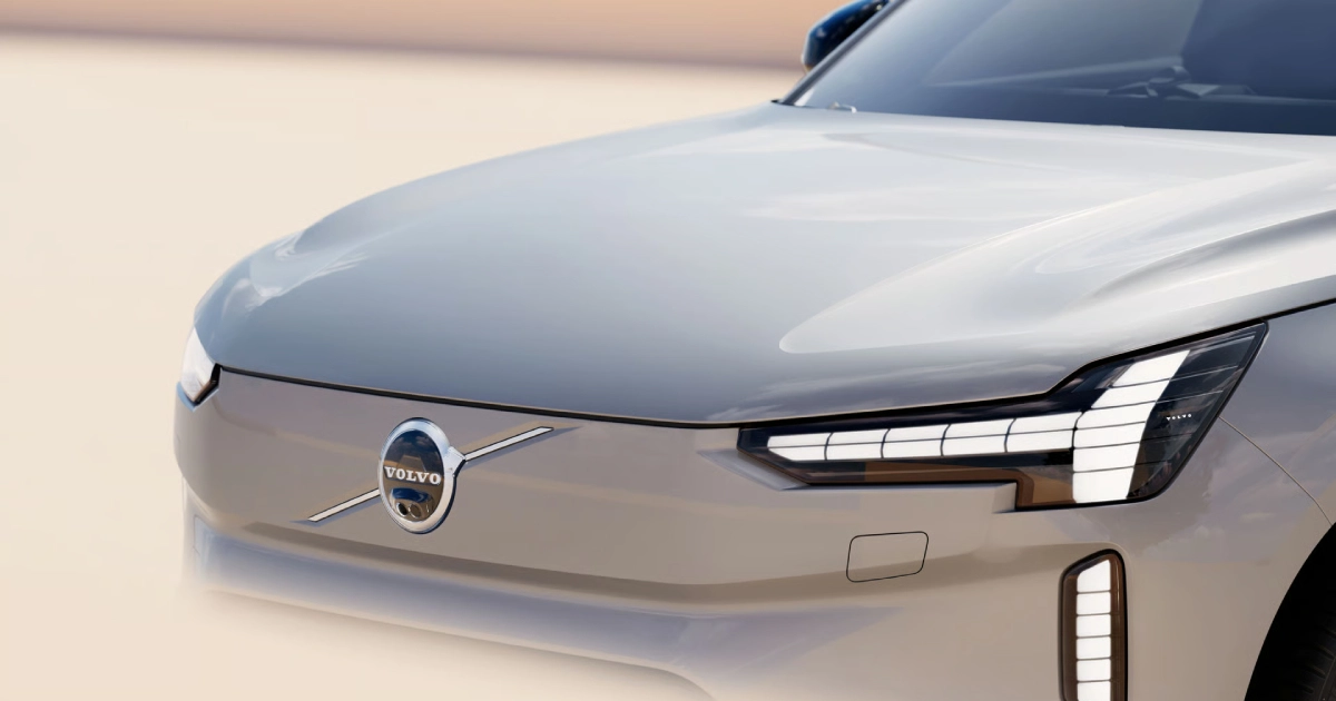 Силует нового автомобіля Volvo під тканиною на тизері