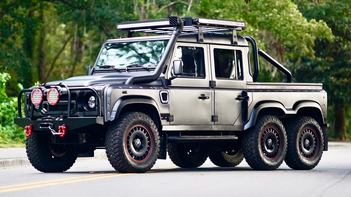 Кастомний шестиколісний Land Rover Defender 1993 року з Flying Huntsman 6×6