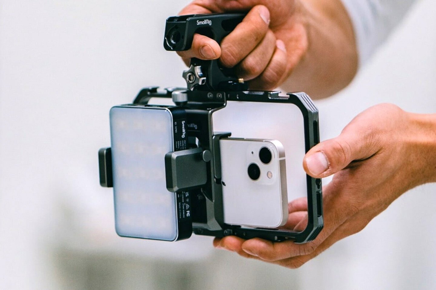 Turn your iPhone into a professional film-making setup with this modular phone-rig-2