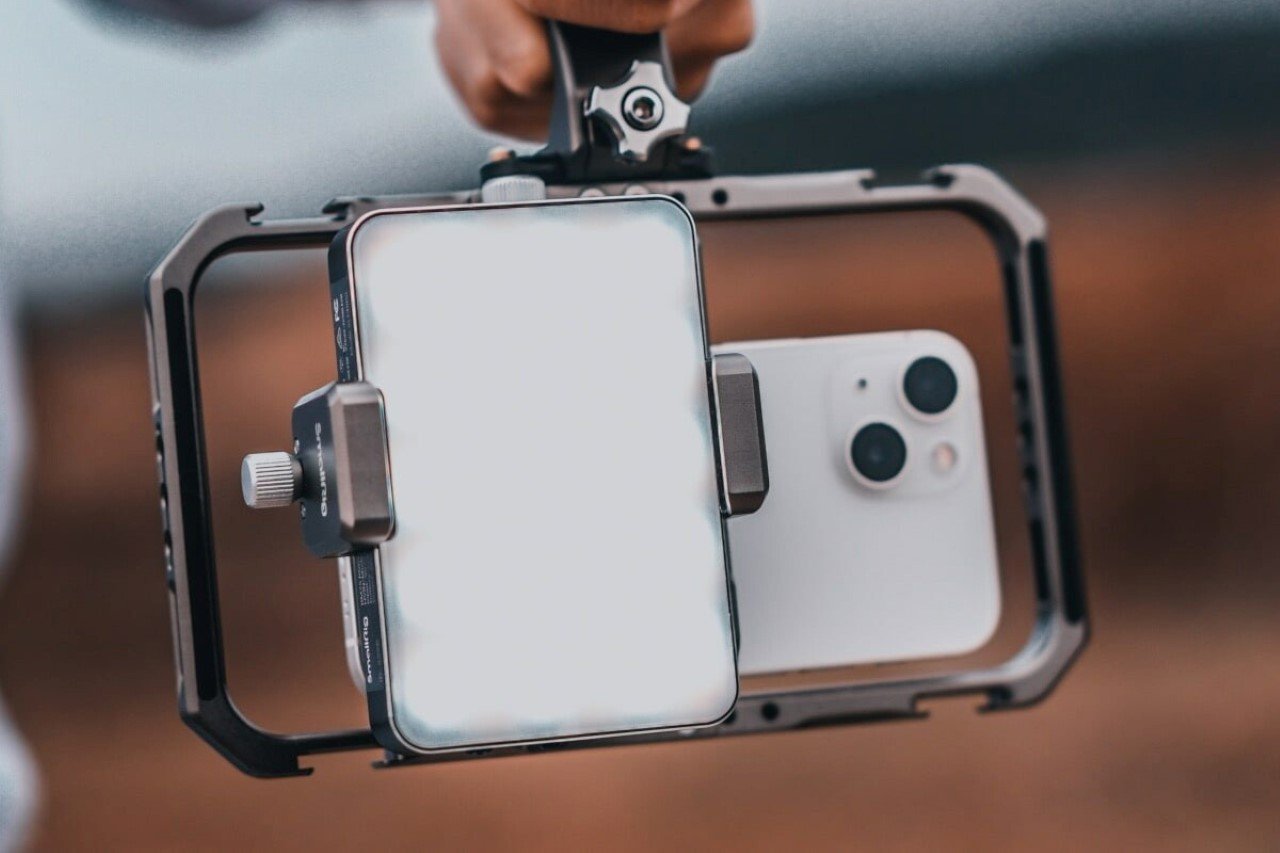 Turn your iPhone into a professional film-making setup with this modular phone-rig-6 Turn your iPhone into a professional film-making setup with this modular phone-rig-6