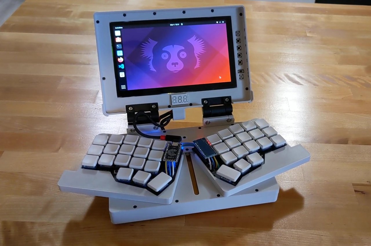 This chunky palm-sized DIY laptop cleverly hides a split ergonomic keyboard