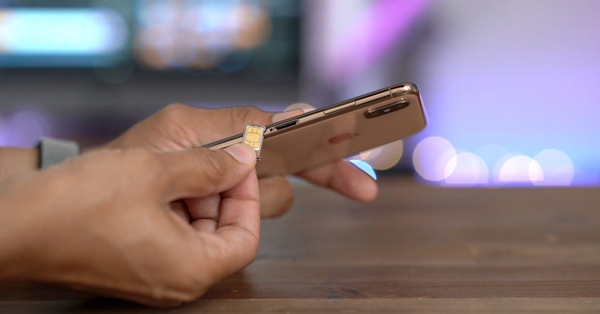 Years before eSIM, Steve Jobs wanted the first iPhone to have no SIM card slot