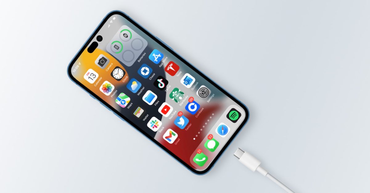 Bloomberg backs report that iPhone 15 may switch to USB-C charging port next year