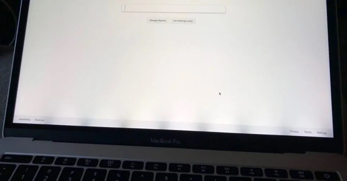 Le procès de la lumière de la scène du MacBook Pro a été rejeté; le tribunal a déclaré qu'Apple n'avait pas à divulguer la faille
