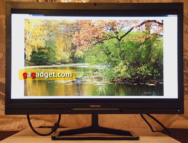 Беглый обзор 27-дюймового PLS-монитора Philips 272C4