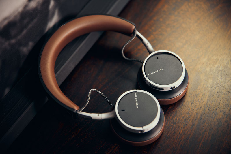 Наушники Beyerdynamic Aventho 100 в комнате