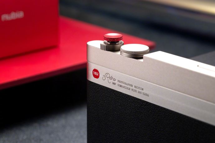 Телефон Nubia Z80 Ultra з телефото об'єктивом