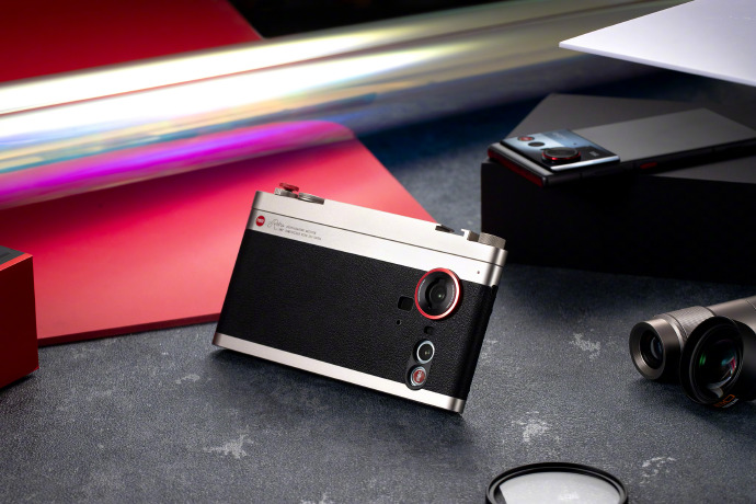 Перехож отрута телефон Nubia Z80 Ultra за ретро-фотокамеру