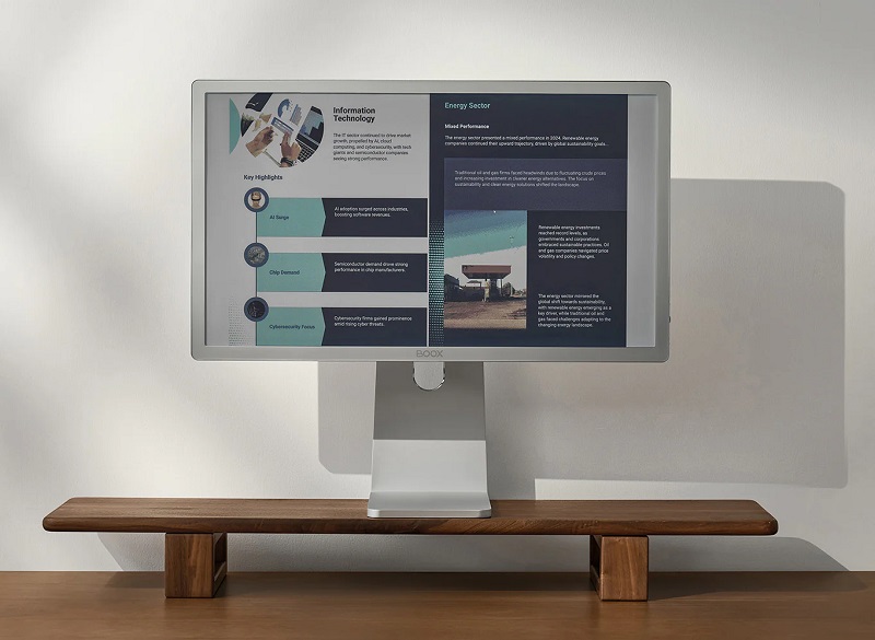 Boox's Mira Pro Color monitor