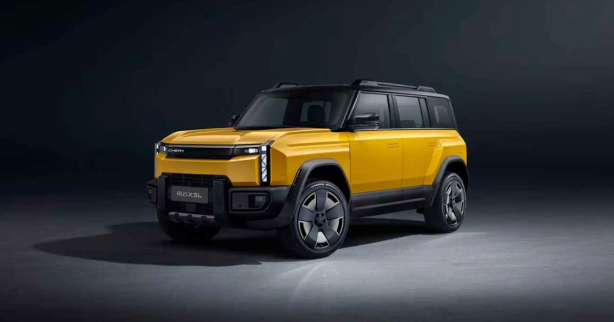 Chery Fulwin X3L на фоні гірської місцевості