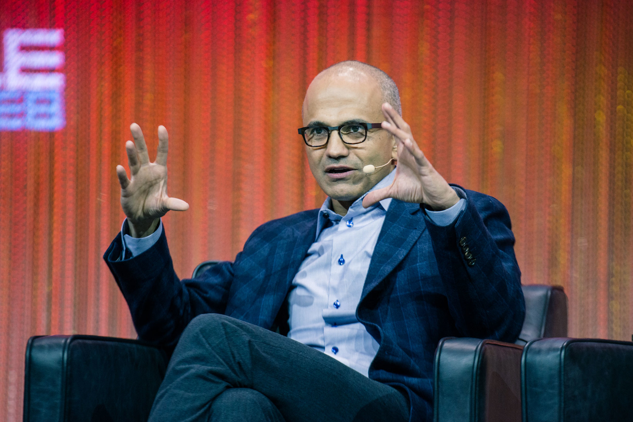 Голова Microsoft закликав компанії та владу до співпраці заради створення безпечного ШІ