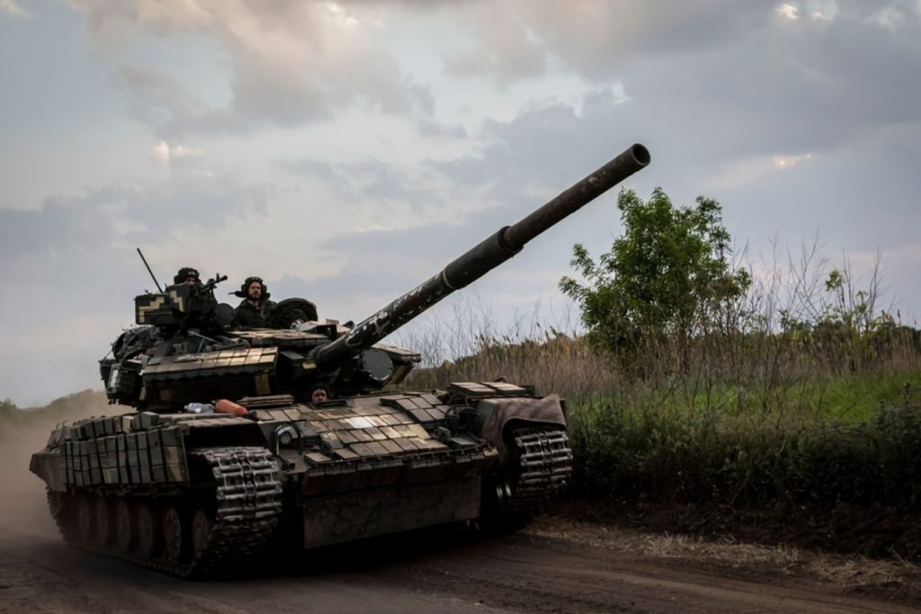 The Armed Forces of Ukraine showed modernised T-64BV tanks of the 2022 model with a new sight, L3 Harris radio, satellite navigation and anti-shock grilles