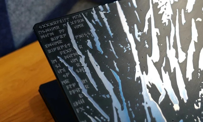 MSI Titan 18 HX Dragon Edition Notebook Lid Patterns