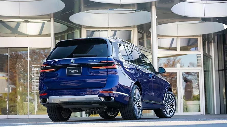 BMW X7 Nishiki Lounge в цвете Velvet Blue