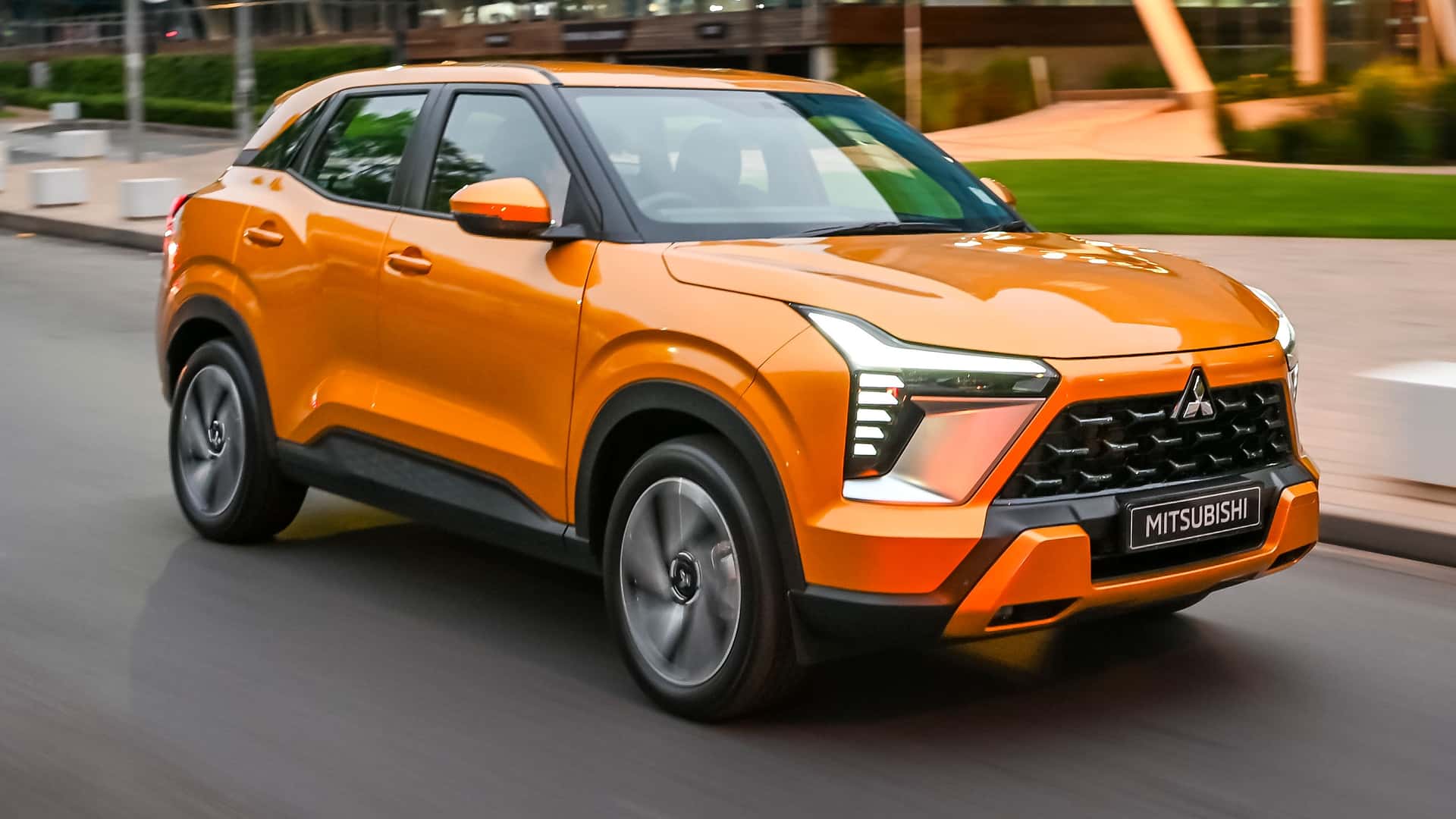 2025 Mitsubishi Outlander Sport - вид збоку