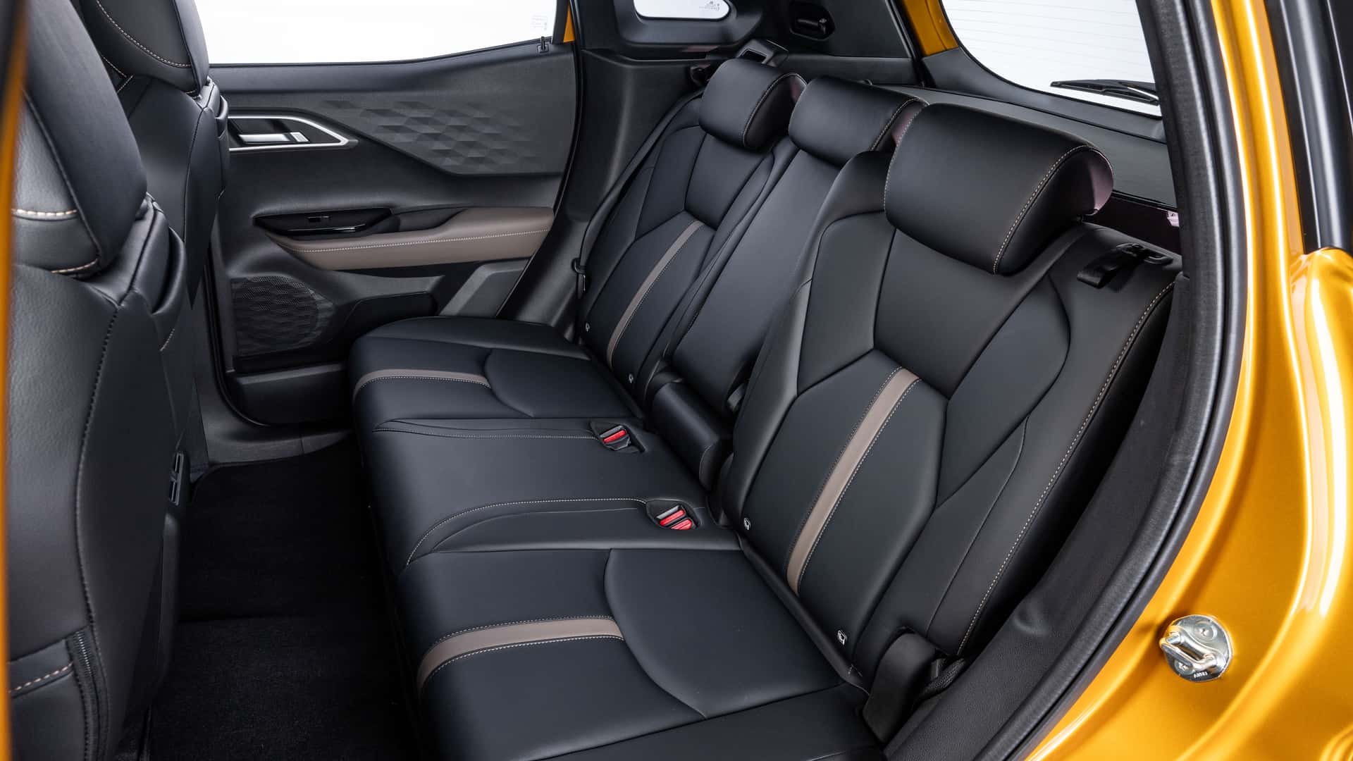 2025 Mitsubishi Outlander Sport - комплектуючі інтер'єру