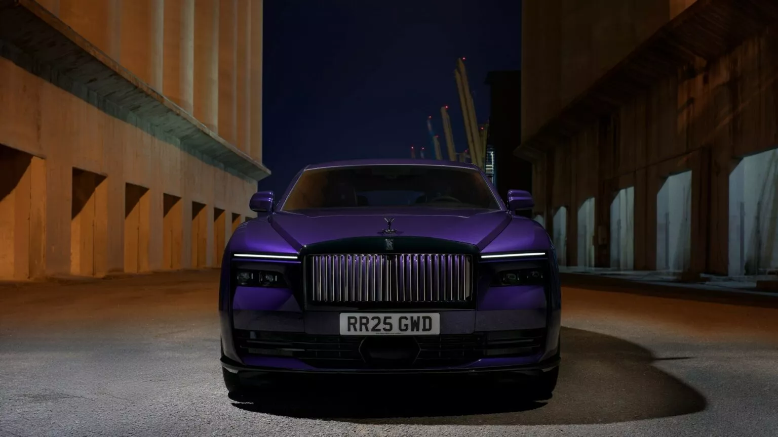 2025 Rolls-Royce Spectre Badge noir Vue latérale