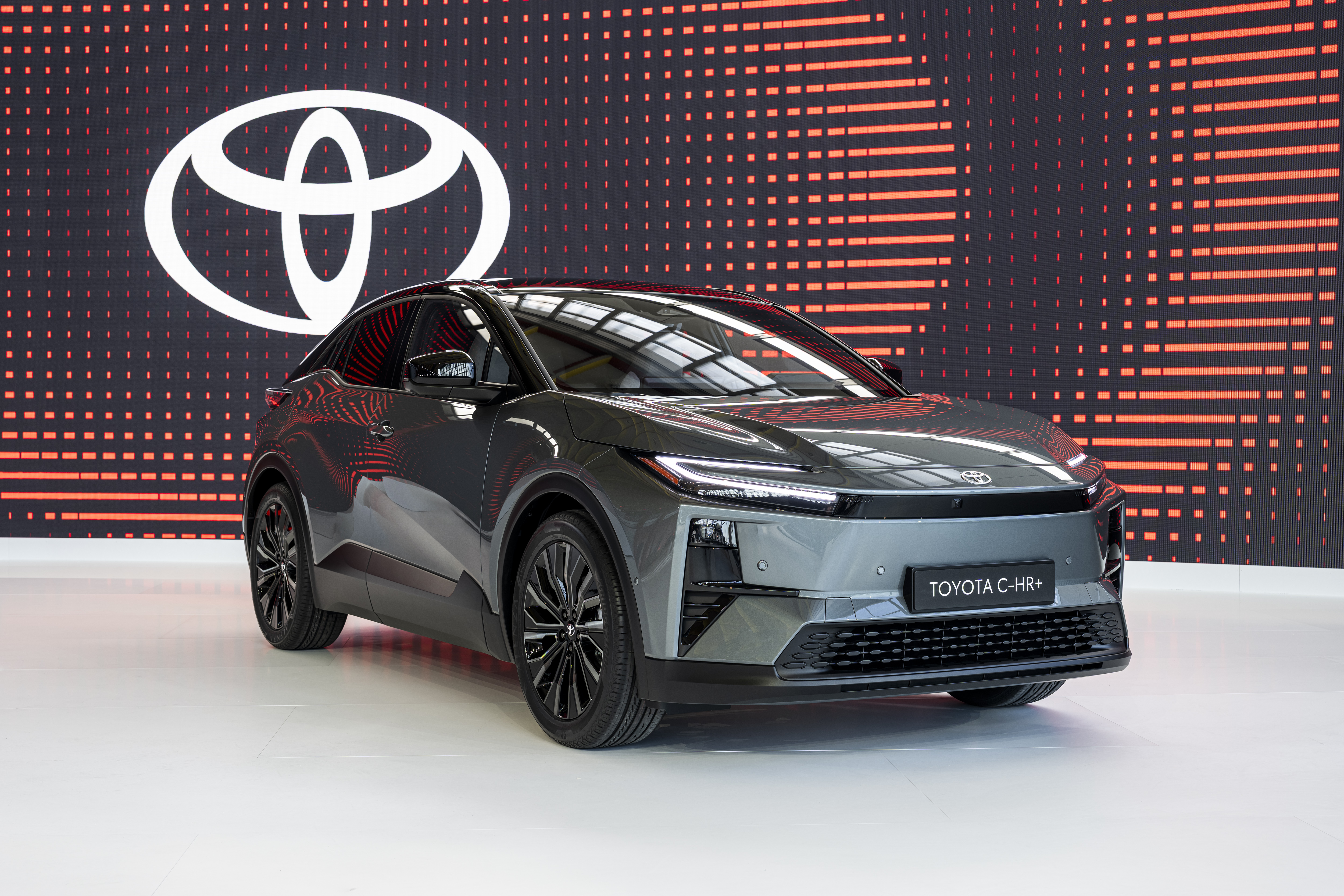 Toyota C-HR+ електричний кросовер 2025 року