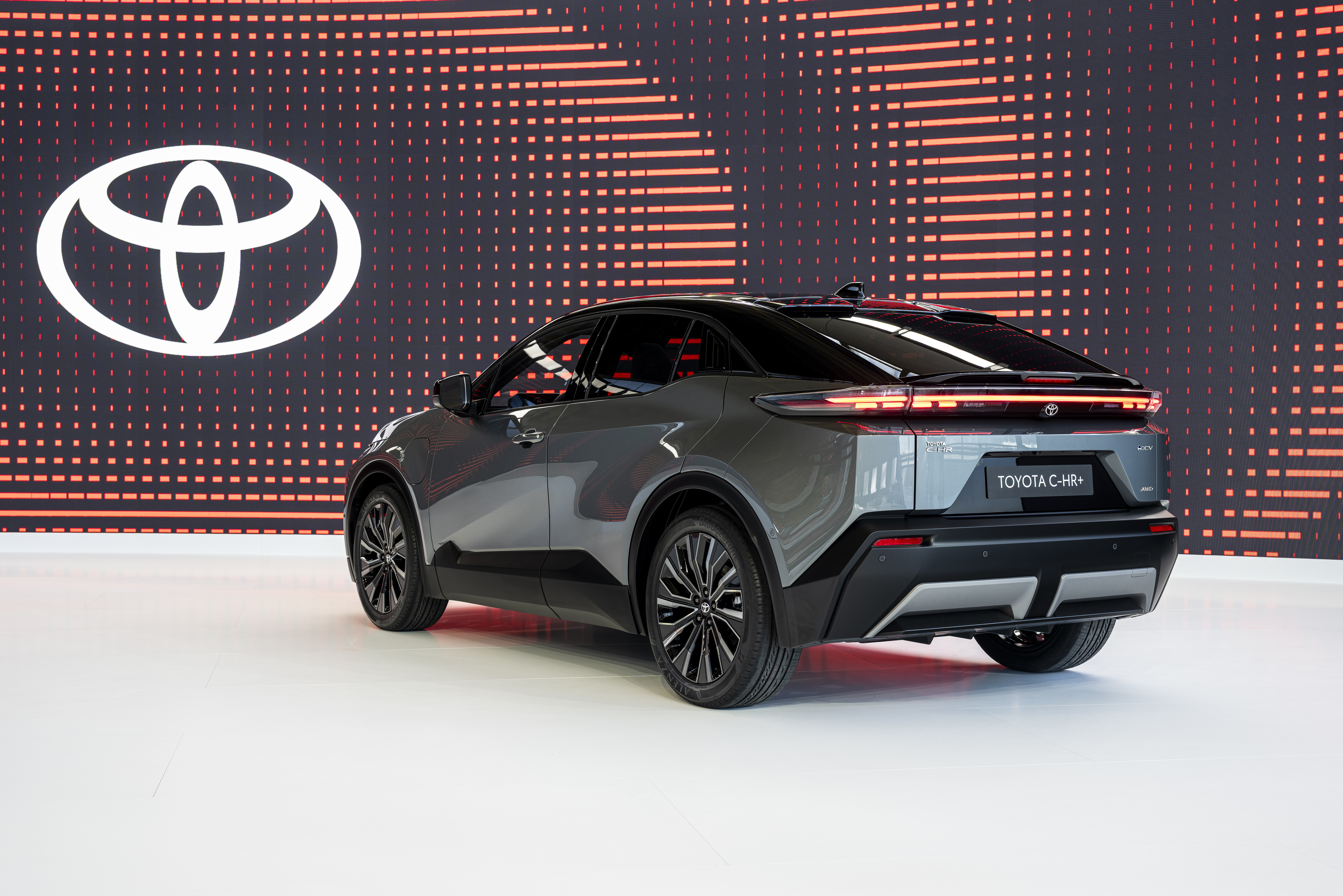 Динаміка Toyota C-HR+