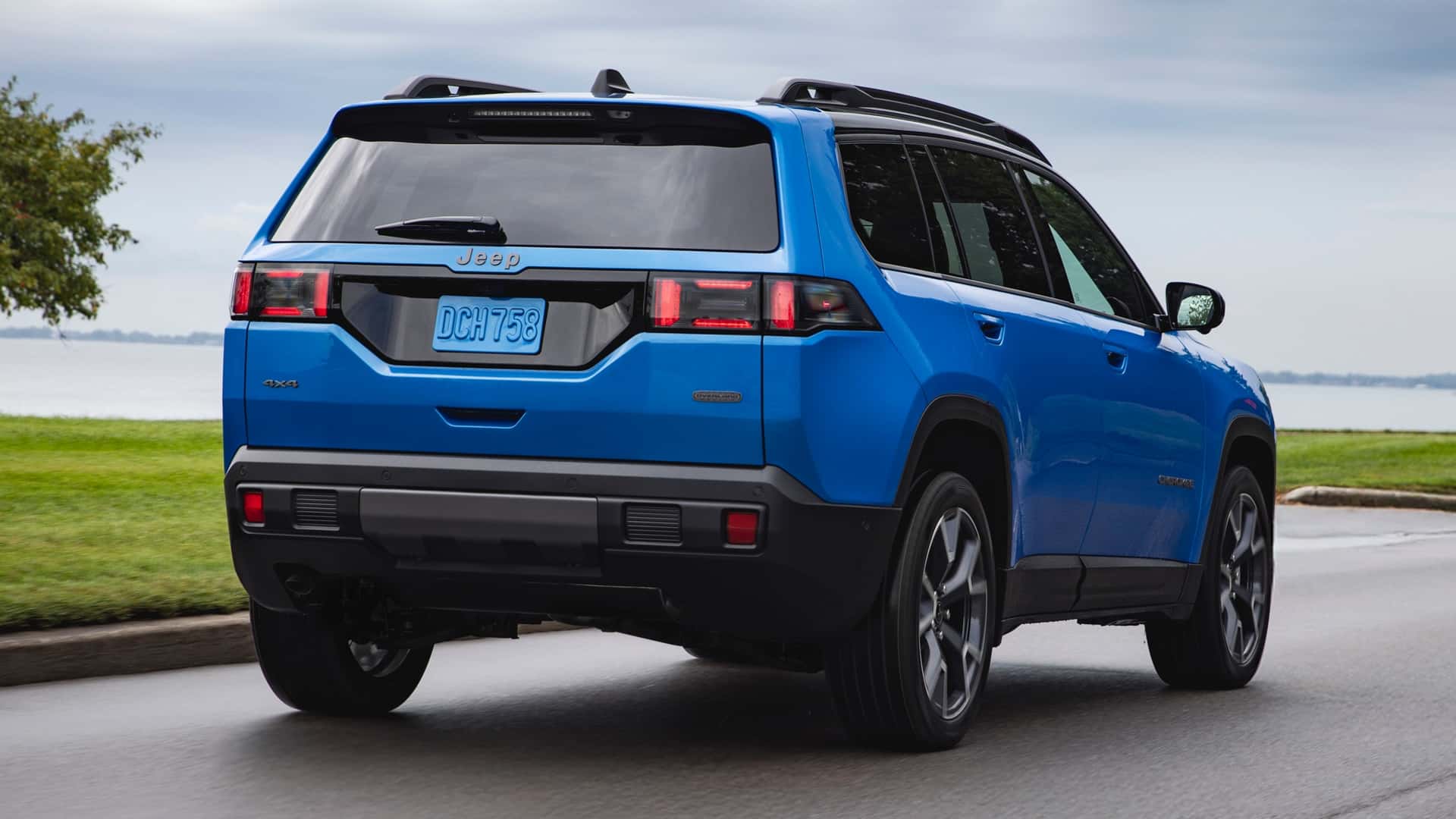 New Jeep Cherokee 2026, rear view