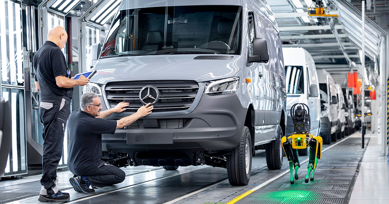 Автономний дрон на заводі Mercedes-Benz