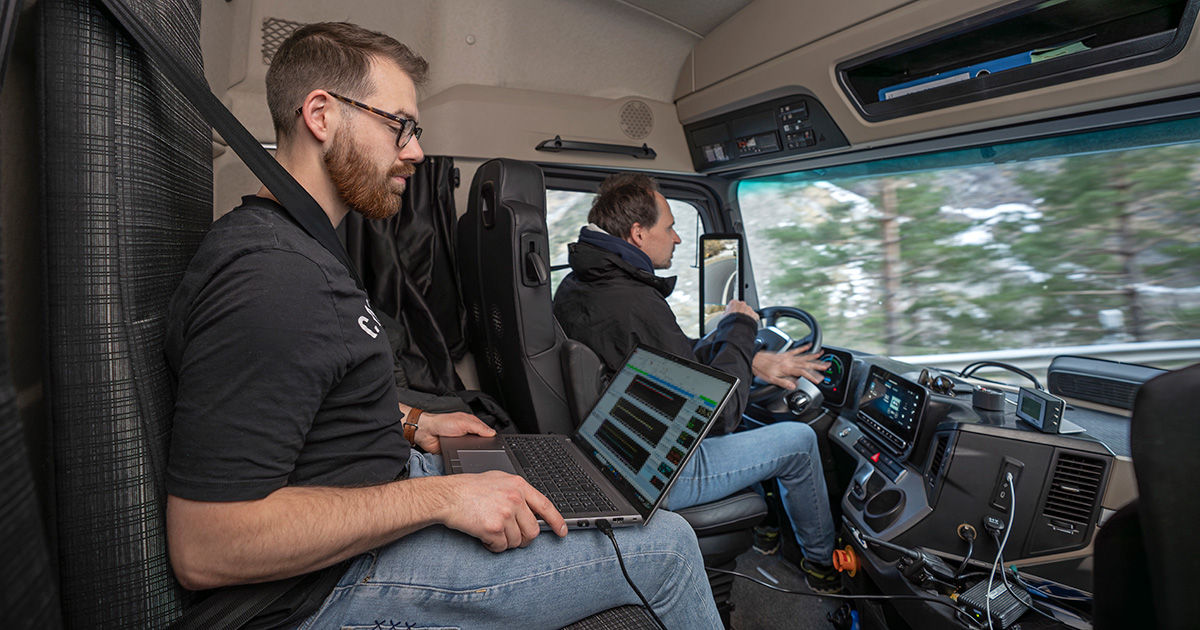 Грузовик Mercedes-Benz GenH2 на зимних испытаниях