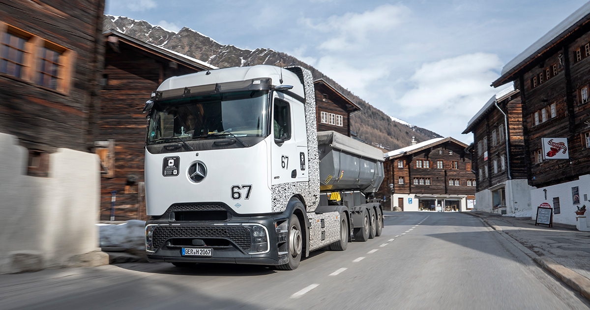 Грузовик Mercedes-Benz GenH2 в Альпах