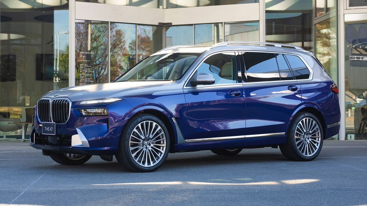 Вид на BMW X7 с фарами Crystal Light