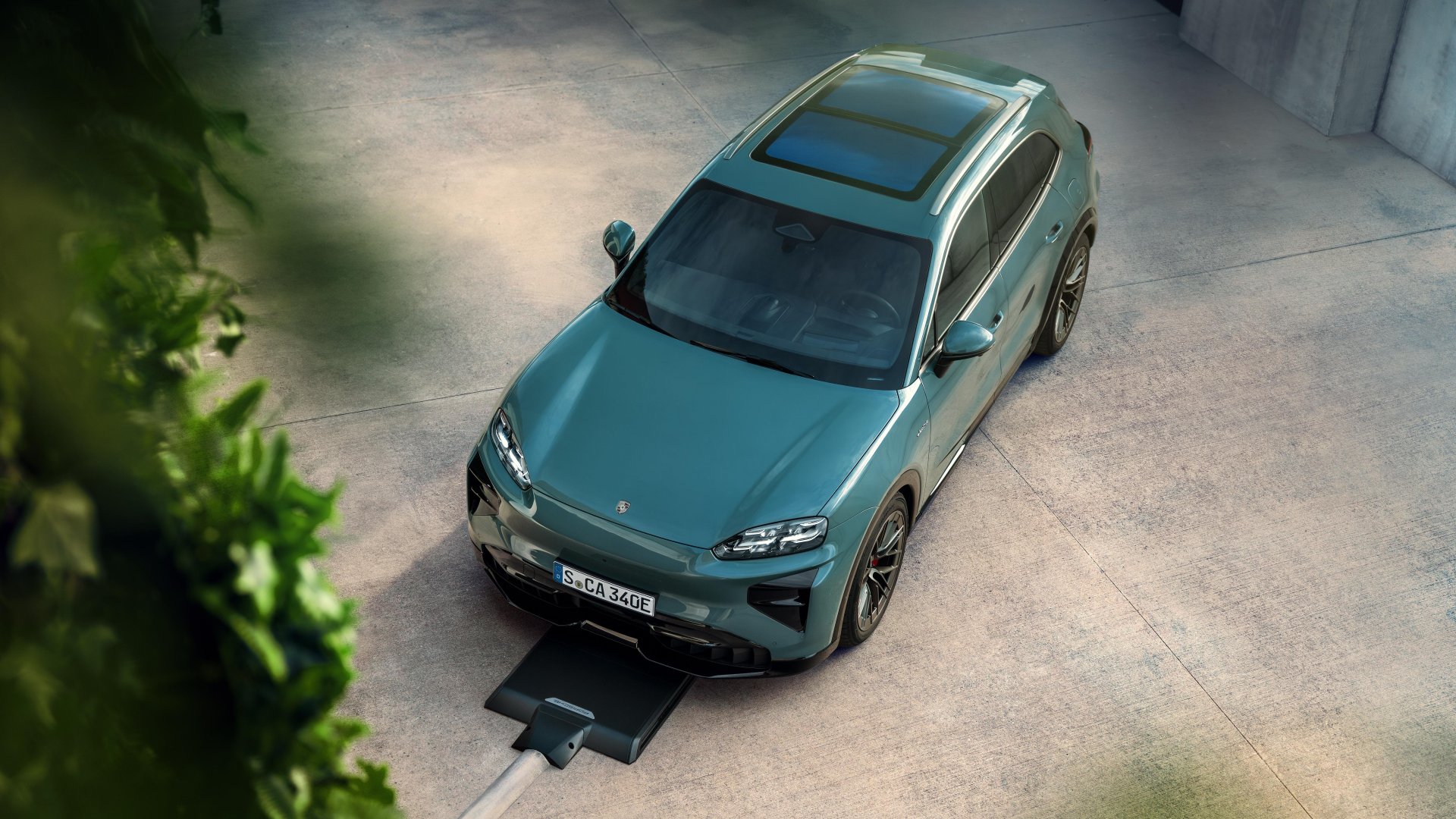 Porsche Cayenne Electric в движении