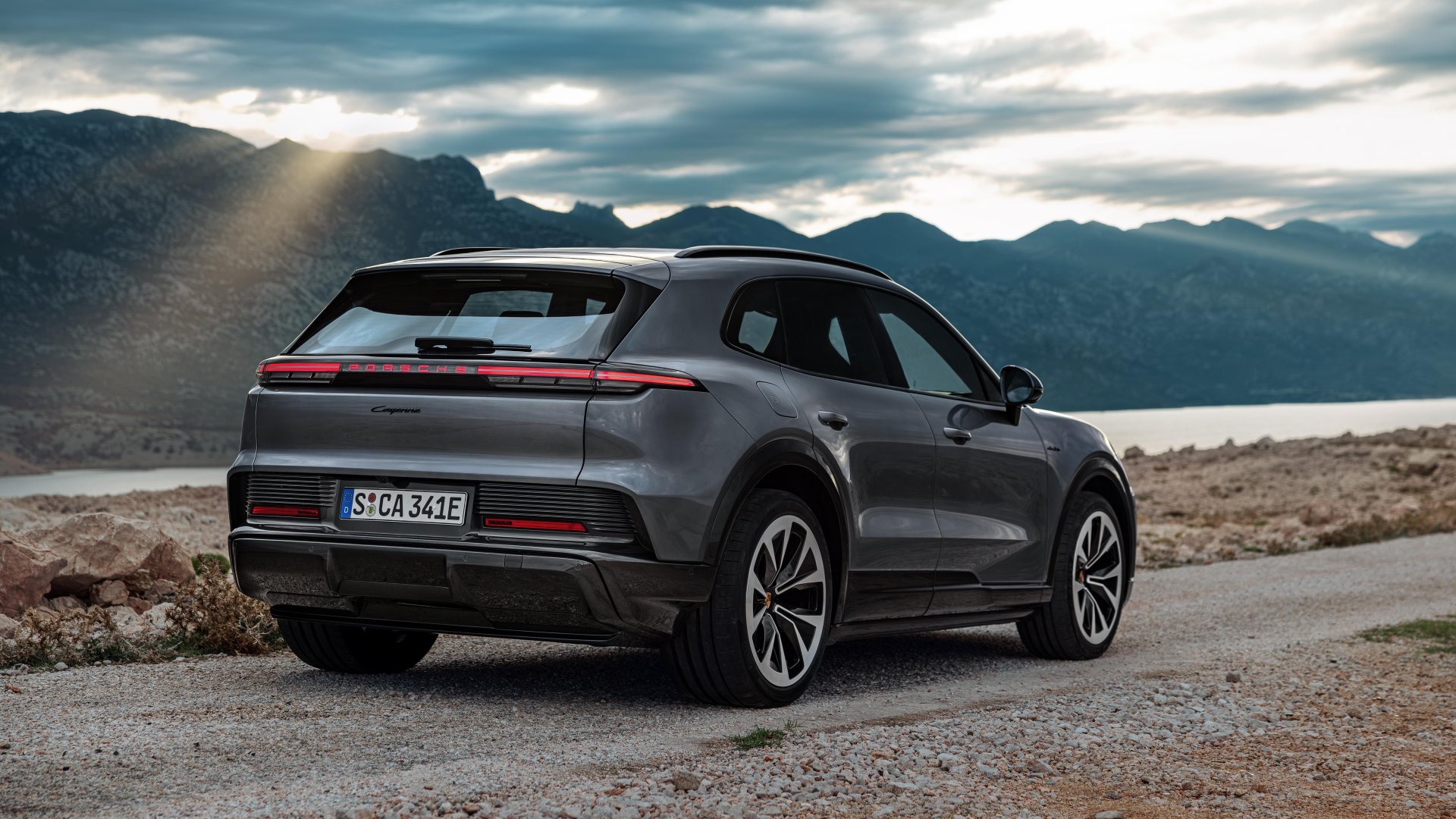 Porsche Cayenne Electric вид спереди