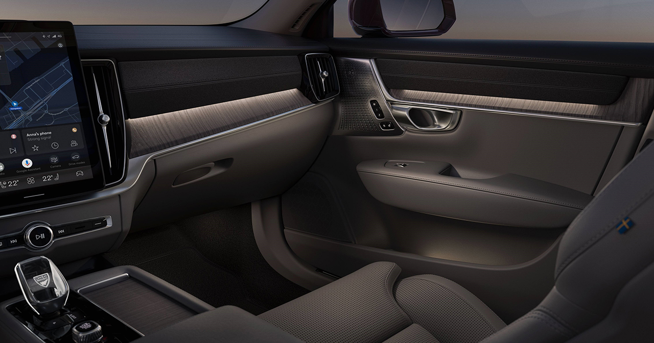 Cosmetic changes to the interior of the updated Volvo S90