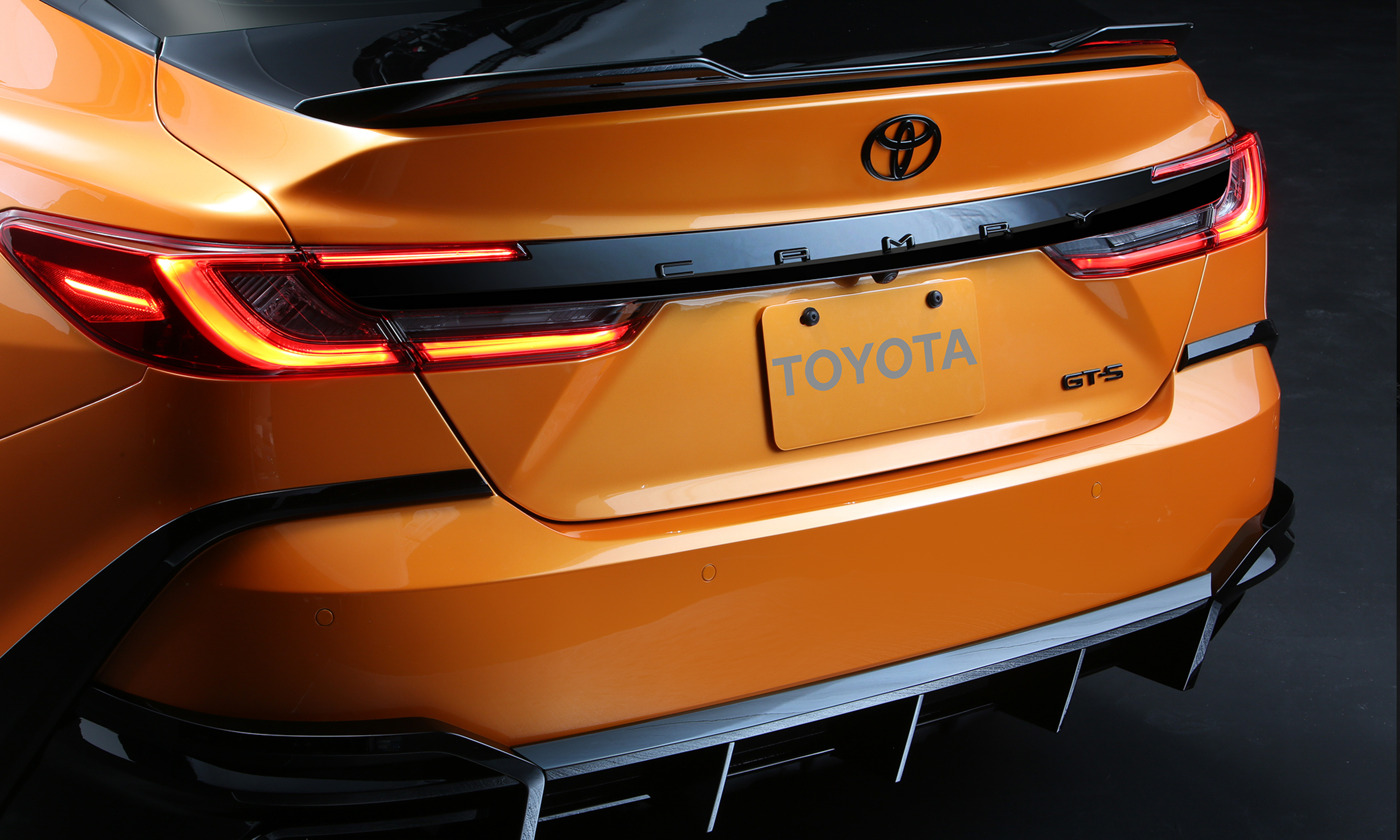 Деталі екстер'єру Toyota Camry GT-S