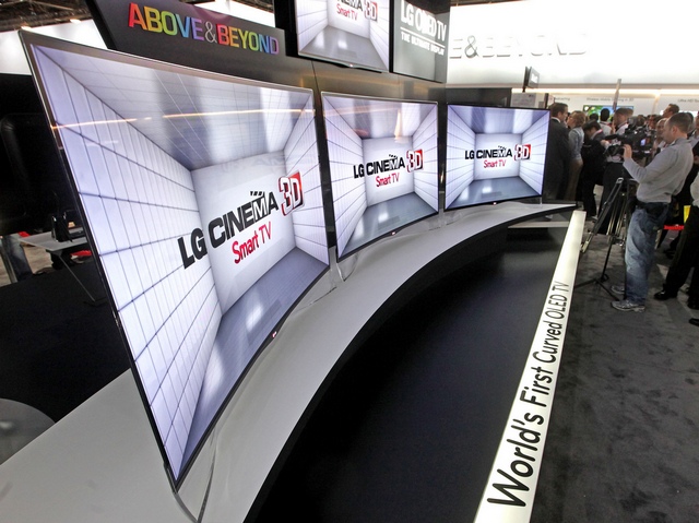 Ответ Чемберлену: изогнутый 55" OLED-телевизор LG EA9800