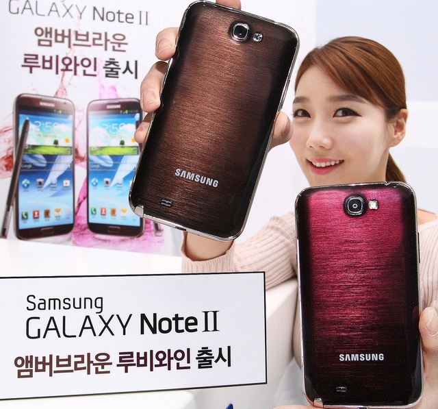 Выпущены коричневый и рубиновый Samsung Galaxy Note II. Пока для Кореи Выпущены коричневый и рубиновый Samsung Galaxy Note II. Пока для Кореи