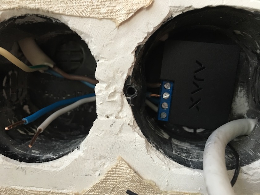 WallSwitch в процессе монтажа